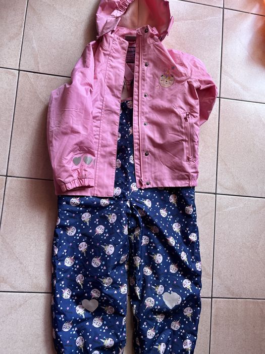 Продам водотталкивающий костюм  на девочку.