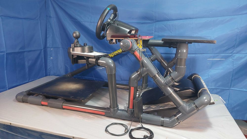 Simulador Logitech com volante, pedais, mudanças e frame