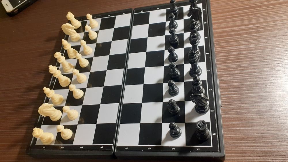 Настільні ігри магнітна абетка, математика ,шахи ...