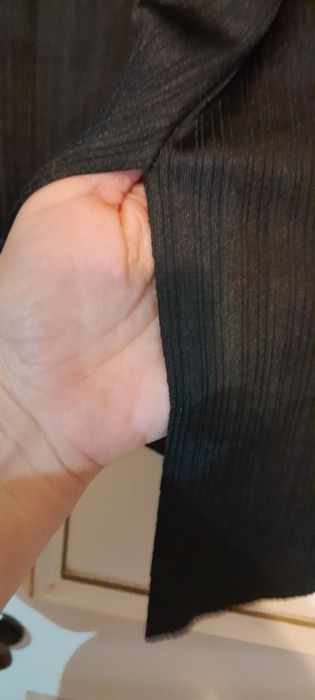 Tunica preta manga comprida pilssada