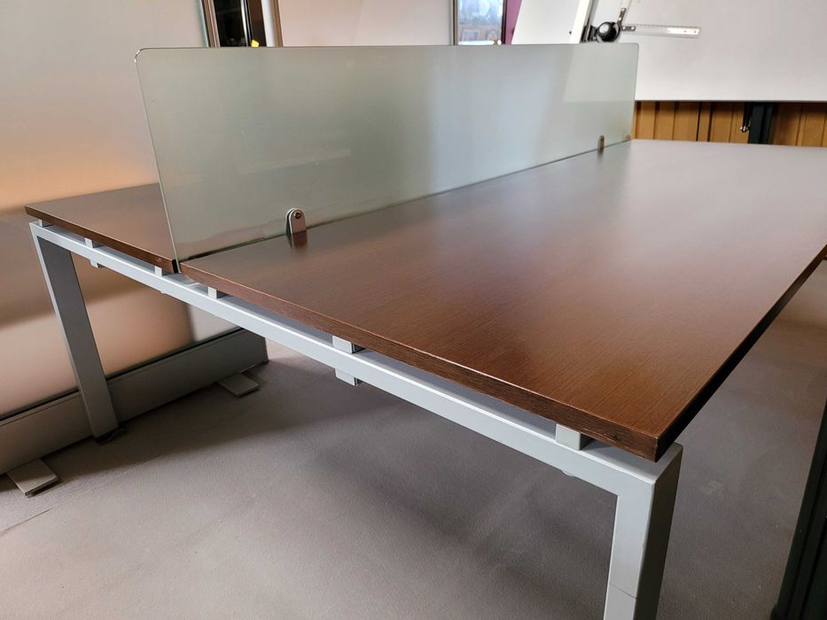 Secretária dupla com separador em vidro - Muito bom estado geral