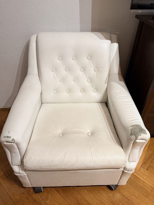 Biała skórzana sofa z fotelem