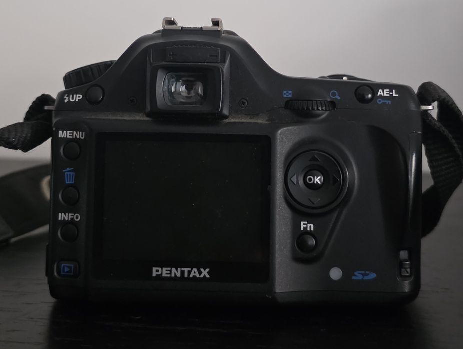 Máquina fotográfica Pentax istD