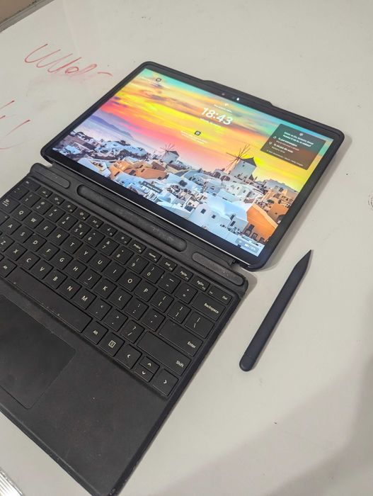 Microsoft Surface Pro 8 i5 256GB + Etui + Rysik