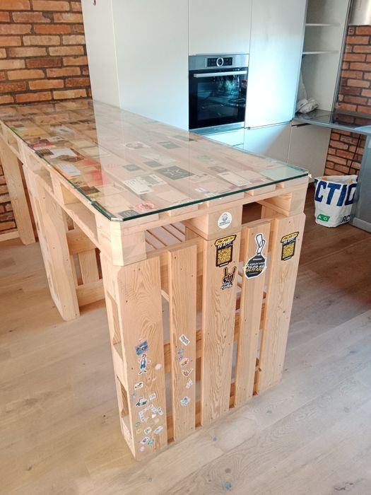 Sprzedam duży stół barowy z krzesłami i szybą hartowaną