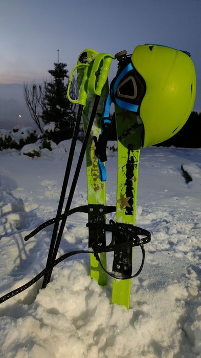 Nartki na buty / narty dziecięce 90cm + kijki + GRATIS kask narciarski