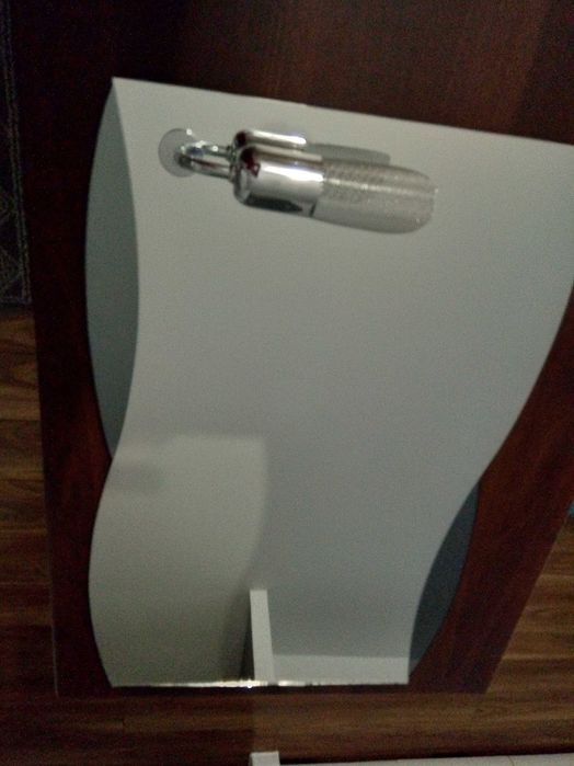 lustro łazienkowe z kinkietem 70x45cm