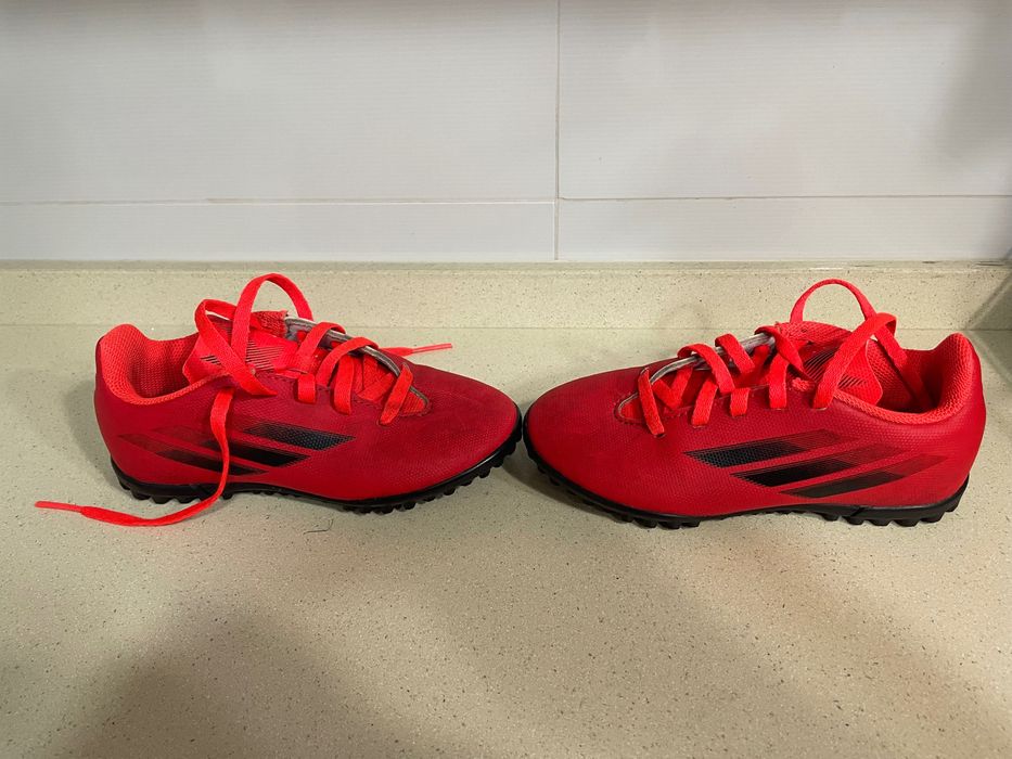 Ténis vermelhos adidas de desporto para criança