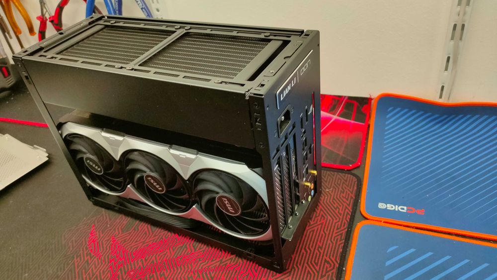 Lian Li A4-H2O Silver + Riser PCIe 5.0 LinkUp