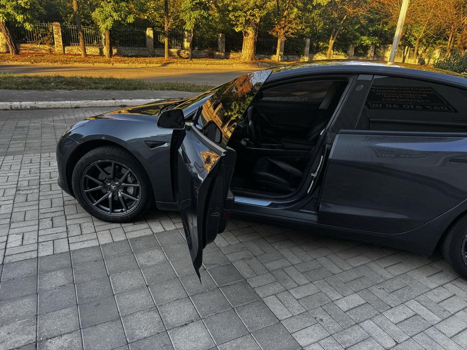 Продам TESLA 3 LONG RANGE 2018