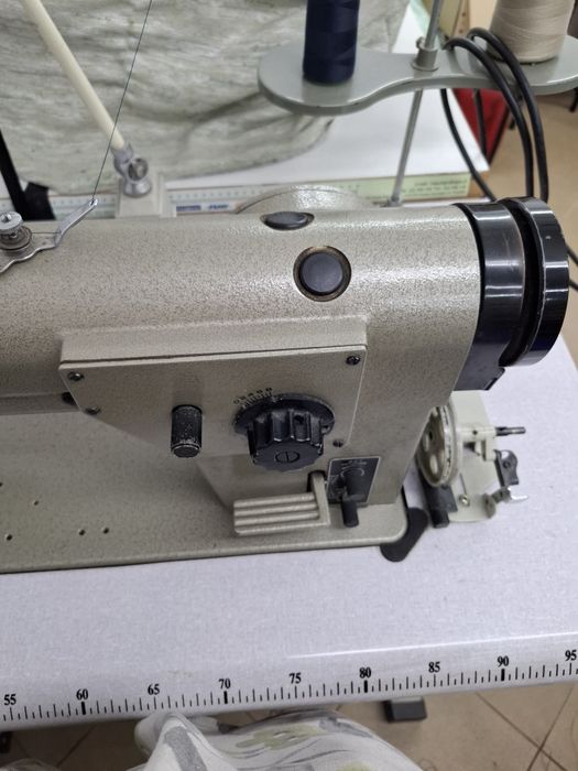 Máquina de ziguezague industrial está a monofasica