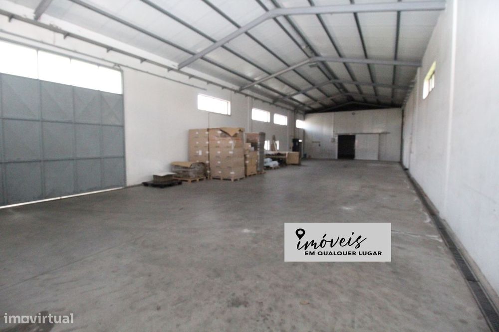 Well-maintained used warehouse on a large plot of land