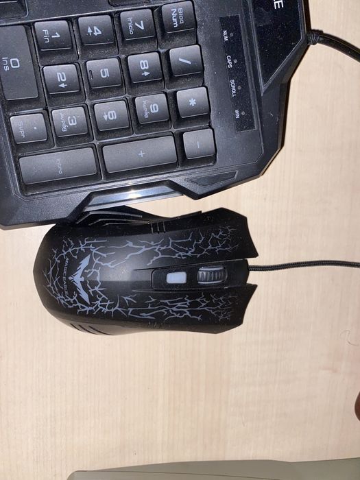 Conjunto teclado + rato gaming