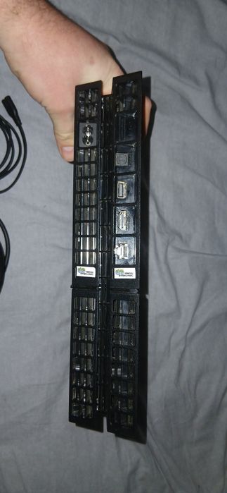 Продаю PlayStation 4 Fat