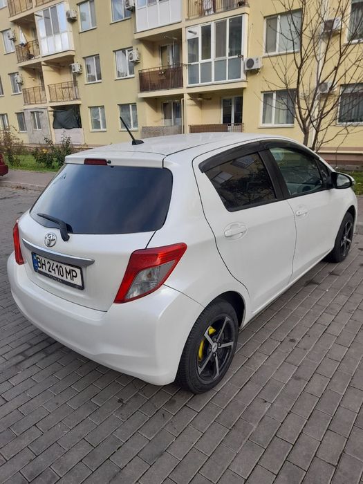 Продам TOYOTA Yaris 2011. Автомат
