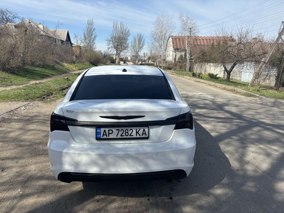 Chrysler 200 2012 год