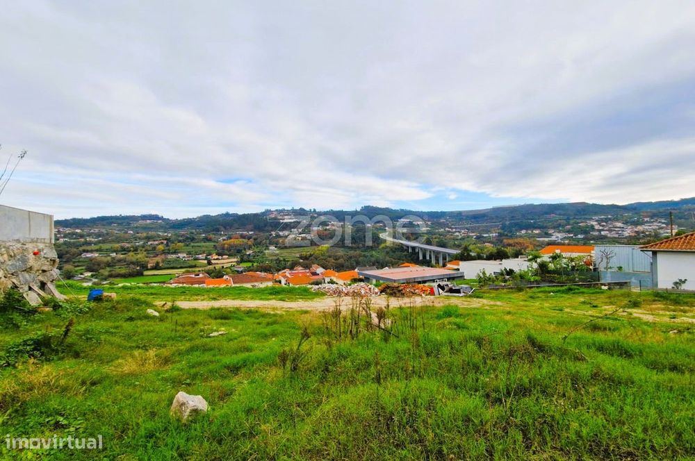 Terreno com projeto aprovado para 5 moradias.