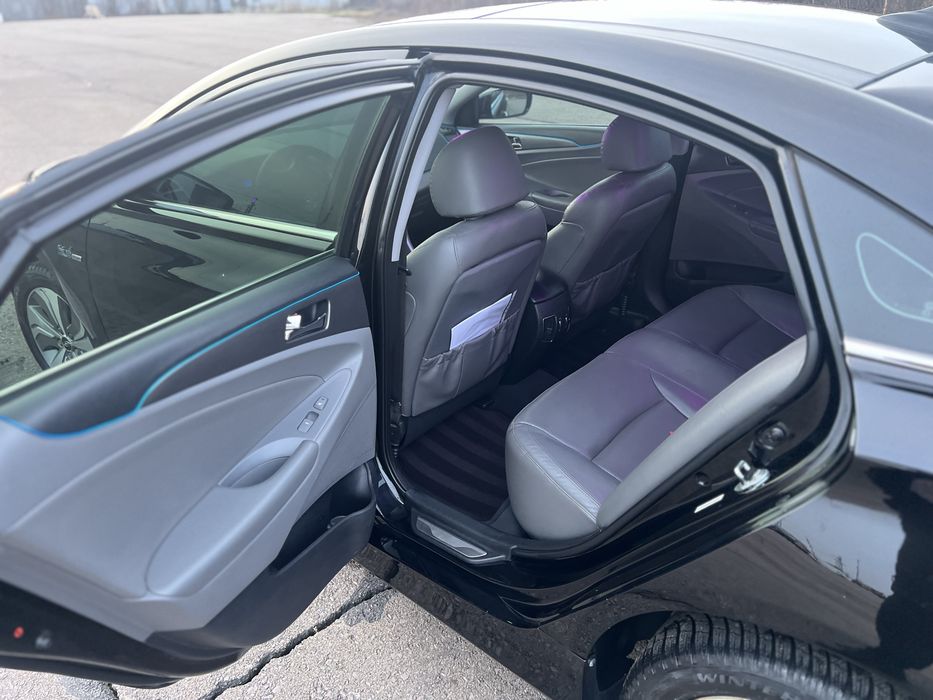 Продам Hyundai Sonata Hybrid YF limited edition luxury