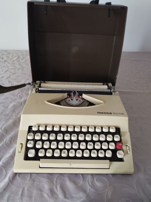 Maquitde escrever antiga, teclado HCESAR