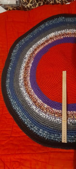 Вязанный коврик  ручной работы большого размера