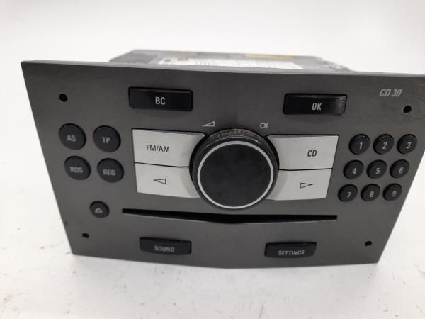 Rádio / auto-rádio OPEL Astra H Sedan (L69)
