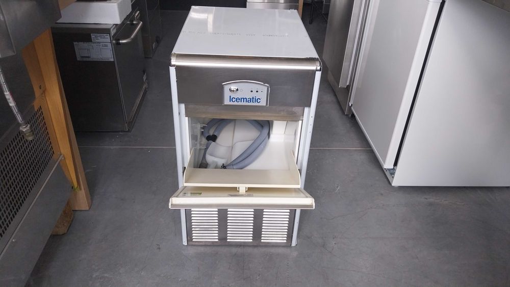 Kostkarka do lodu Icematic E 25 – 25 kg/24h