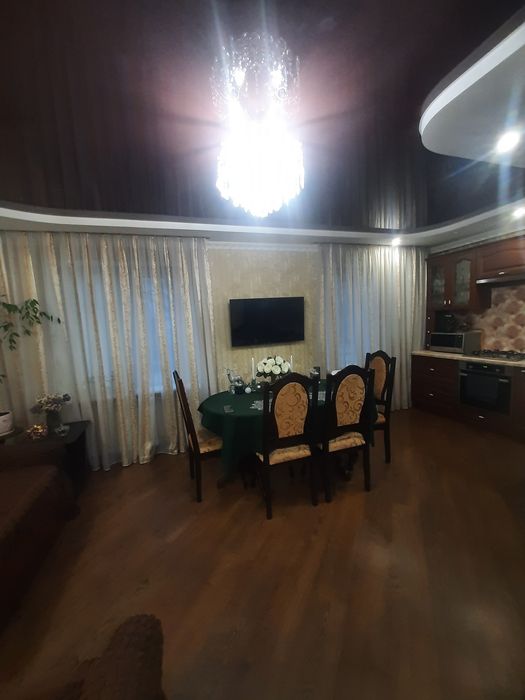 Продажа двухкомнатной квартиры с ремонтом в центре.