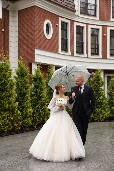 Продам весільну сукню