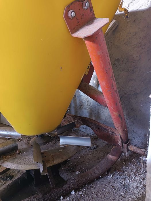 Rozsiewacz nawozów, lejek STRUMYK