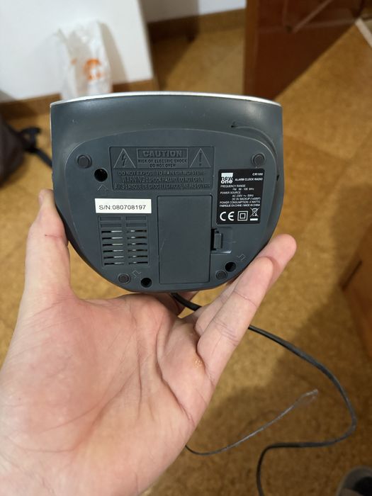 Rádio despertador New One CR160 FM, visor digital