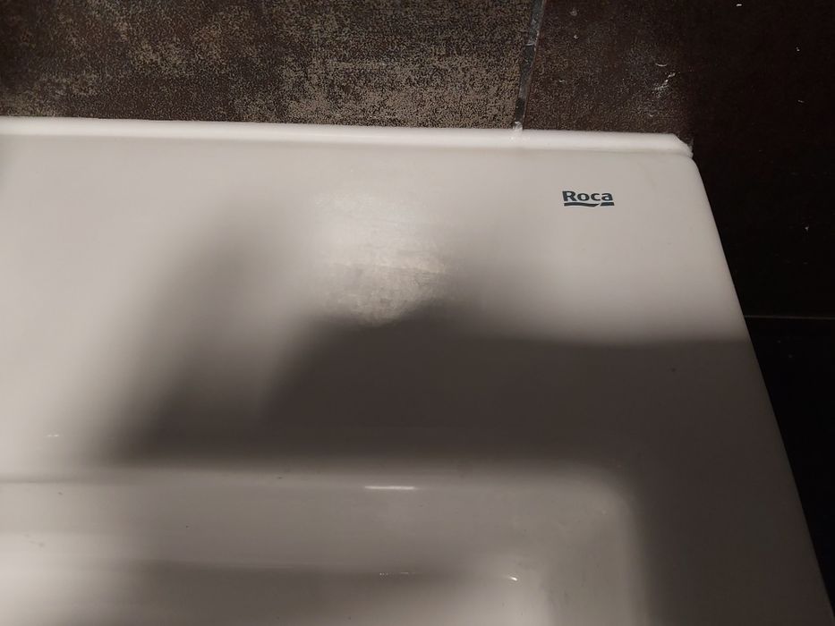 Umywalka Roca plus bateria