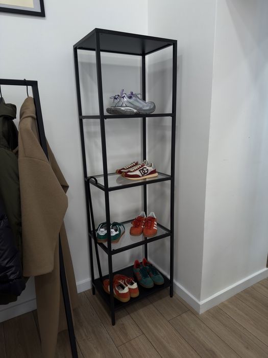 Стелаж металевий зі скляними поличками