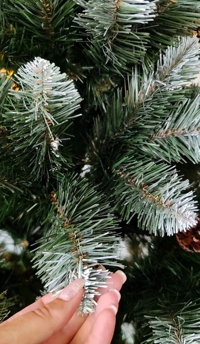 Елітна штучна ялинка з натуральними шишками від 1,30 м до 2,50 м, ПВХ, густа та пишна новорічна ялинка, білі кінчики, Україна