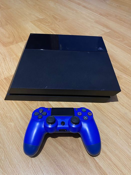 PlayStation 4 гарний стан