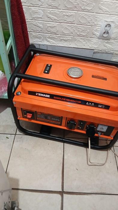 Гегератор 2.3 кв новий