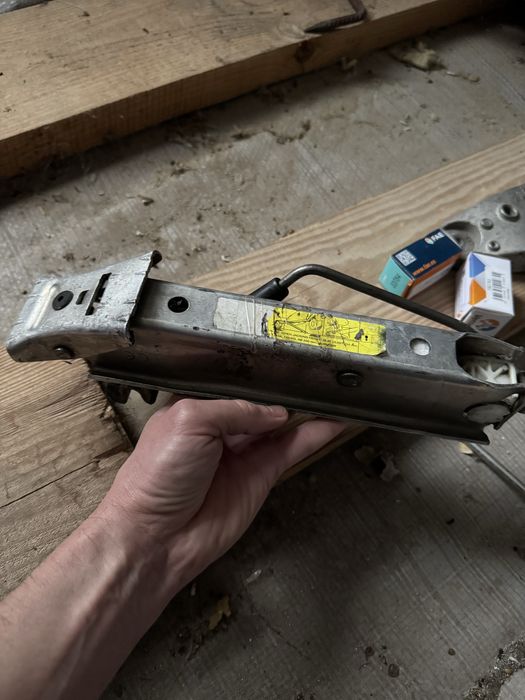 Домкрат автомобільний від авто SEAT IBIZA