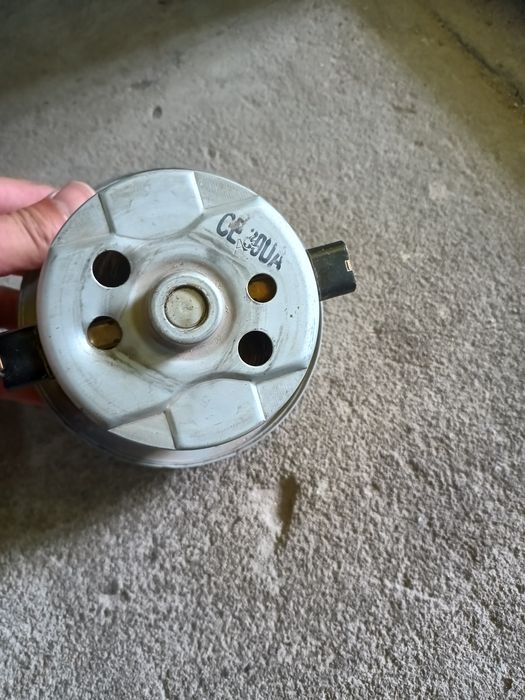 Двигун vcm-m30au пилососа,щітки,б у(самсунг) на запчастини