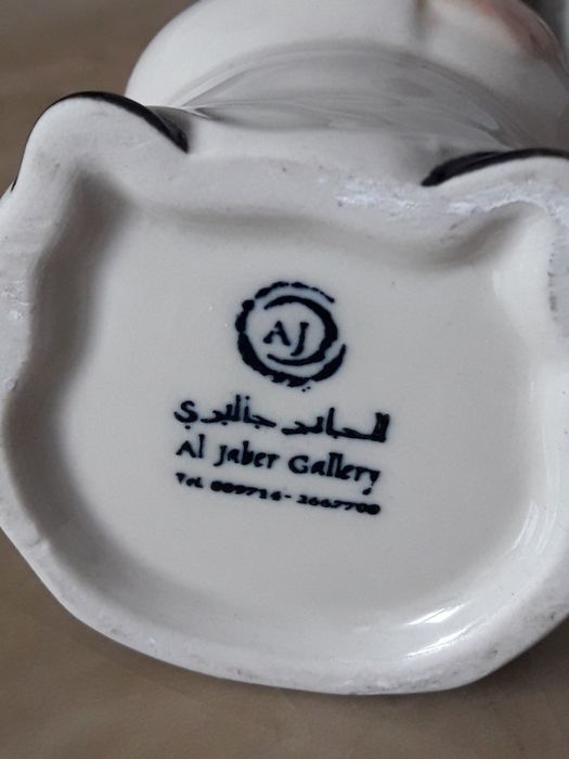 Porcelanowy arab z kiwającą główką na deskę samochodu