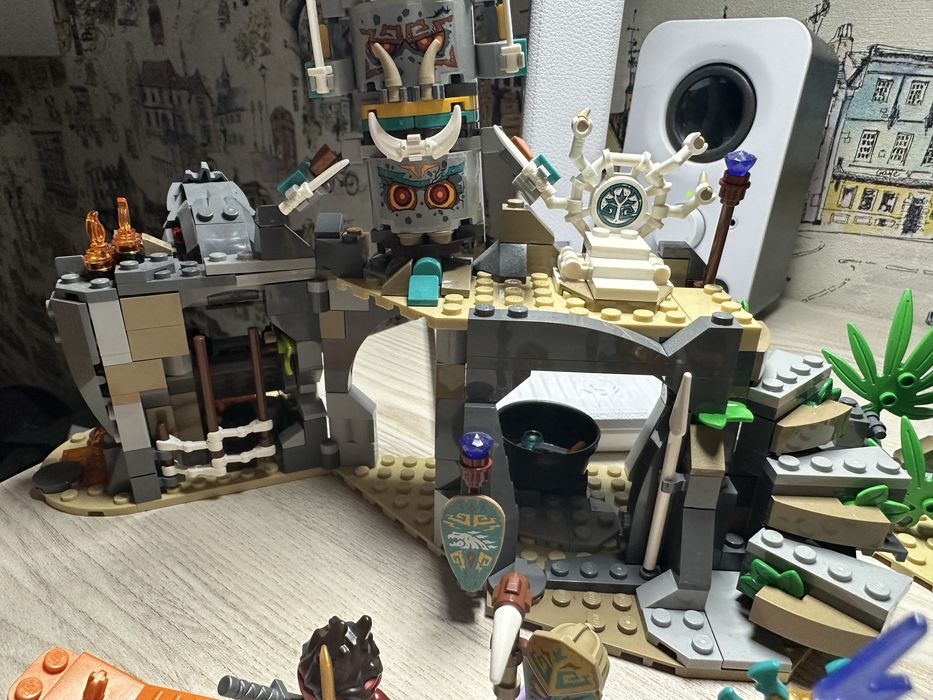 Блоковий конструктор LEGO Ninjago Село хранителей (71747)