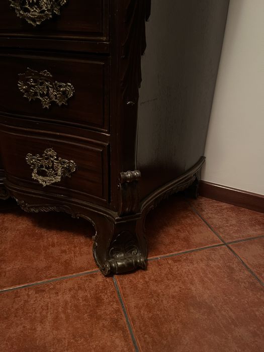 Comoda em madeira maciça