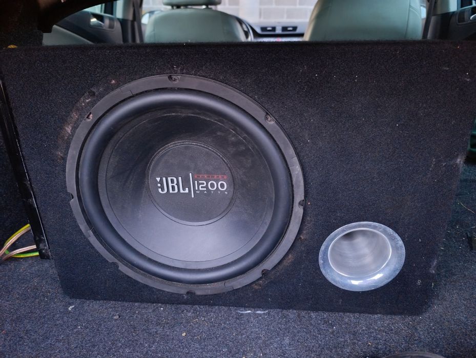 Subwoofer Tuba JBL + wzmacniacz