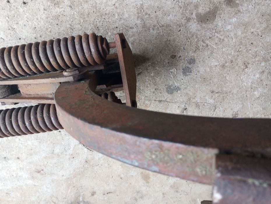 Пружинні механізми підйому секцій культиватора (2 шт.)