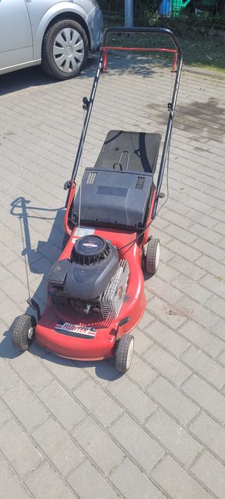 Kosiarka spalinowa do trawy koszem