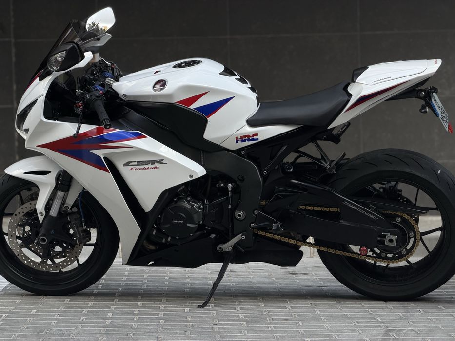 HONDA CBR 1000 RR - ÓTIMO ESTADO! Motor Novo com 5.000kms!