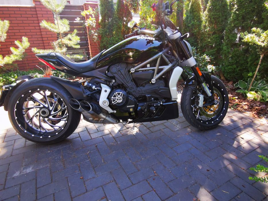 Ducati diavel moto