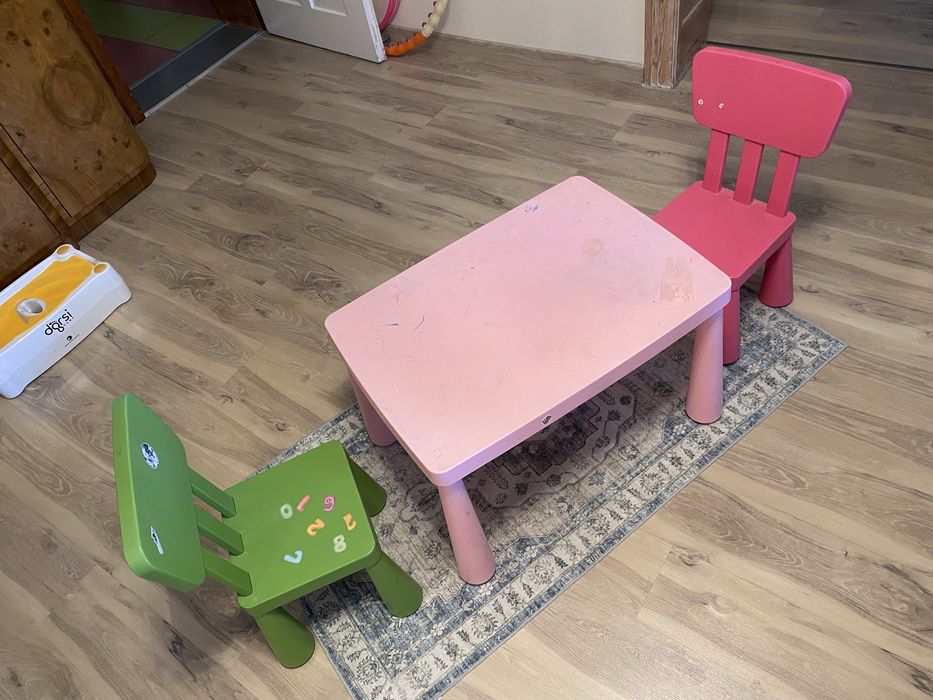Stolik i dwa Krzesełka dziecięce ikea