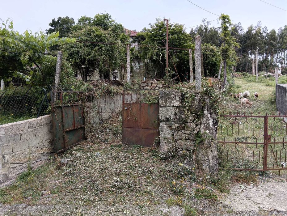 VENDO EM BALUGÃES casa rustica para recuperar