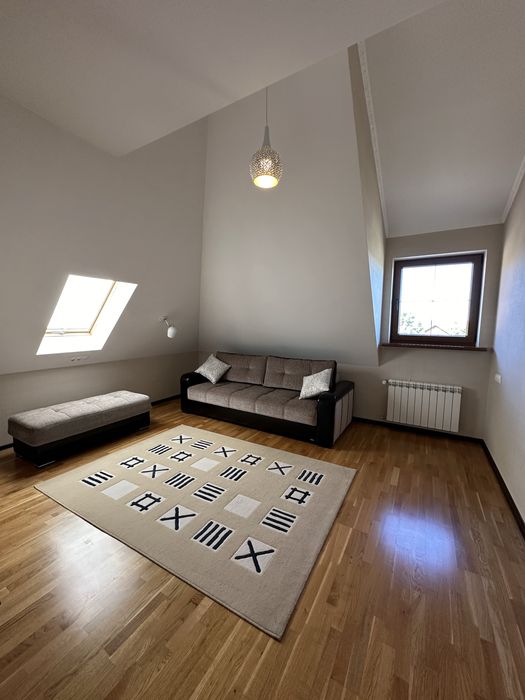 Продаж заміського будинку