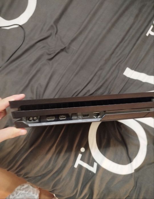 Playstation 4 Pro , 1TB