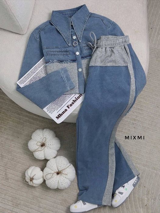 Жіночий джинсовий костюм